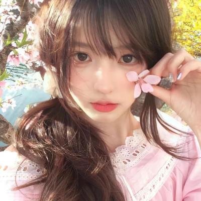 穿蓝衣的男孩